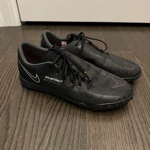 Nike Phantom Indoor Soccer Cleats.  In black men’s size 7.